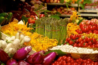 Farbenprächtiger Gemüsemarkt in Italien